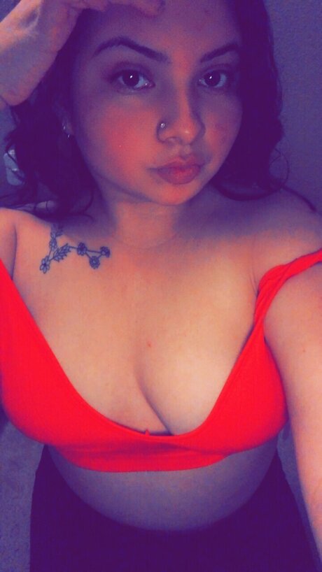 Naakte gelekte OnlyFans-foto van Miah