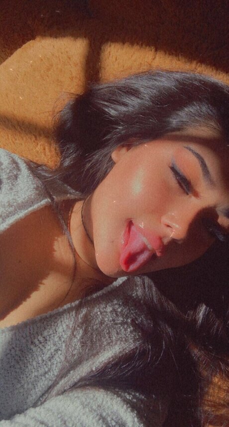 Naken lekkede OnlyFans-bilde av Moneybunnyxoxo