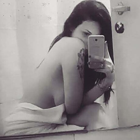 Naken lekkede OnlyFans-bilde av Lucifer