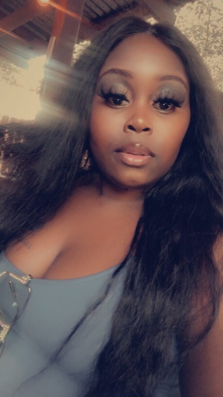 Naakte gelekte OnlyFans-foto van Ladiiebugg