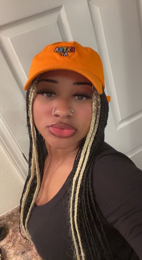 Naakte gelekte OnlyFans-foto van Indymai