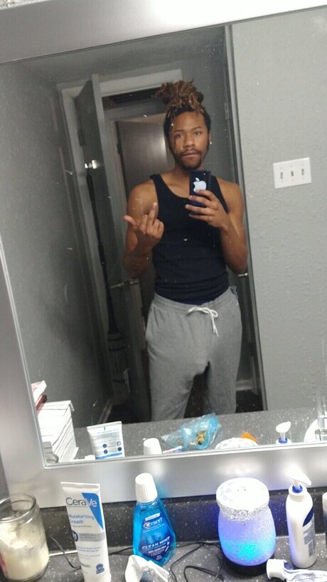 Alasti lekkinud OnlyFans-i pilt Longlaster