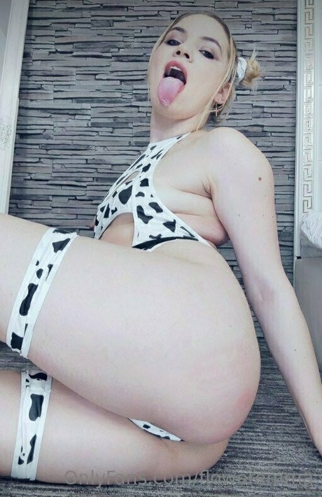 Naken lekkede OnlyFans-bilde av Floweremma