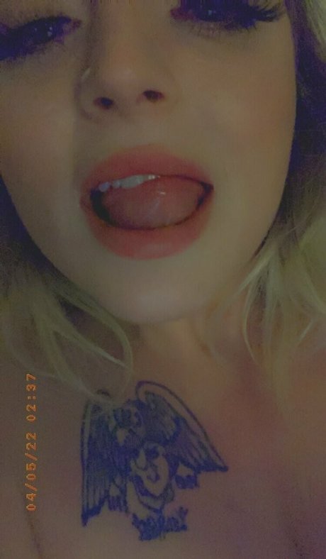 Alasti lekkinud OnlyFans-i pilt Snowbunnygang420