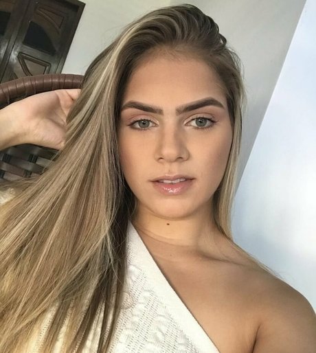 Naken lekkede OnlyFans-bilde av Heloisa Mota