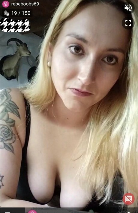 Naken lekkede OnlyFans-bilde av Rebeboobs69