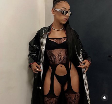 Обнаженная фотография утечки OnlyFans от Isis Pequine