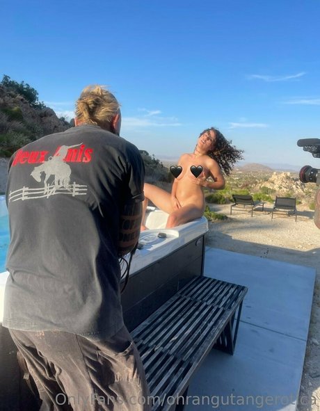 Alasti lekkinud OnlyFans-i pilt Ohrangutangerotica