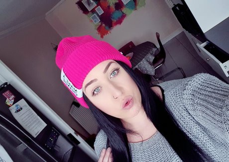 Alasti lekkinud OnlyFans-i pilt Creammyholes