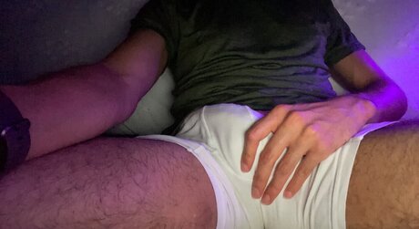 Alasti lekkinud OnlyFans-i pilt Axel