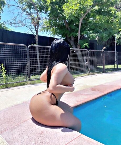 Naken lekkede OnlyFans-bilde av Shula Hot