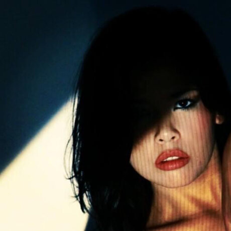 Alasti lekkinud OnlyFans-i pilt Riv