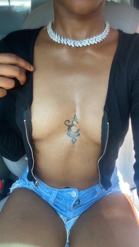 Naken lekkede OnlyFans-bilde av Miss Gripppy