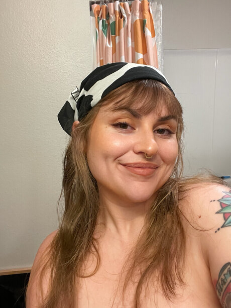 Nahá fotka uniklých OnlyFans od Mame The Dame