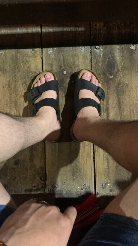 Nacktes geleaktes OnlyFans-Foto von Happy Feet X