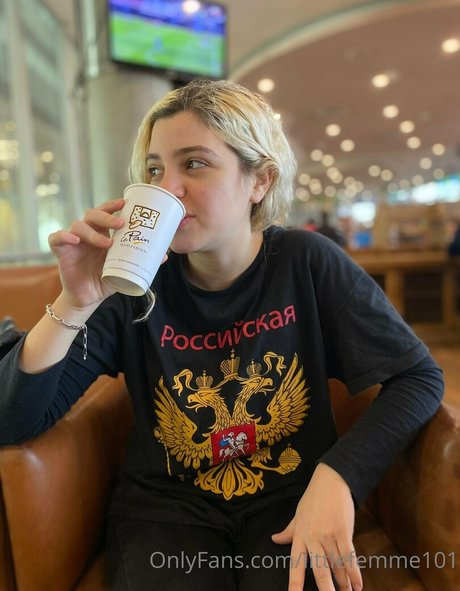 Обнаженная фотография утечки OnlyFans от Littlefemme101