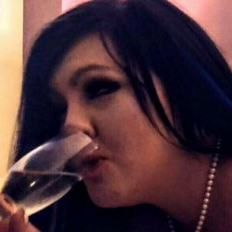 Alasti lekkinud OnlyFans-i pilt Prettytwistedfree