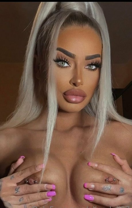 Alasti lekkinud OnlyFans-i pilt Alina Stancu