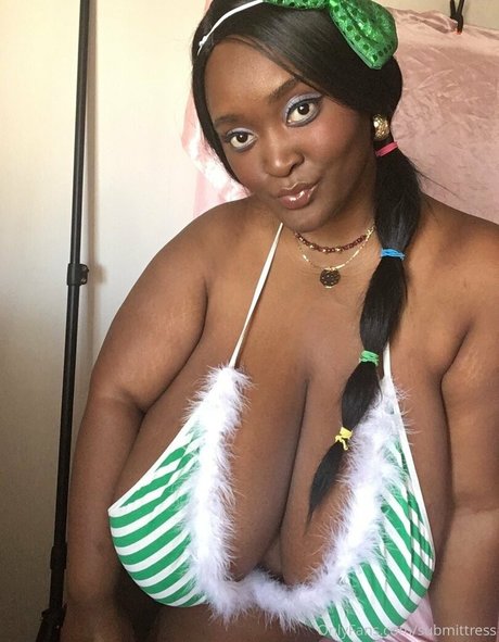 Foto desnuda filtrada de OnlyFans de Submittress