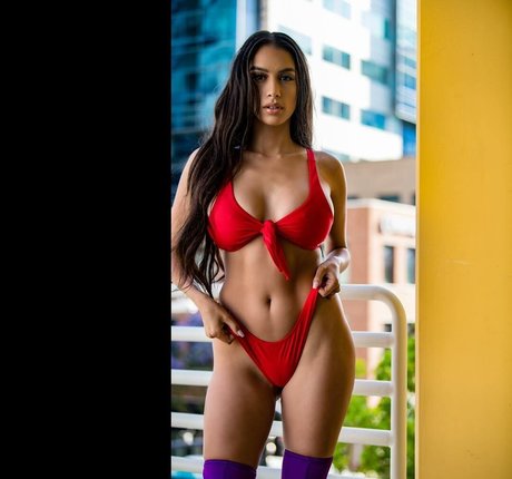 Nacktes geleaktes OnlyFans-Foto von Olivia Rae