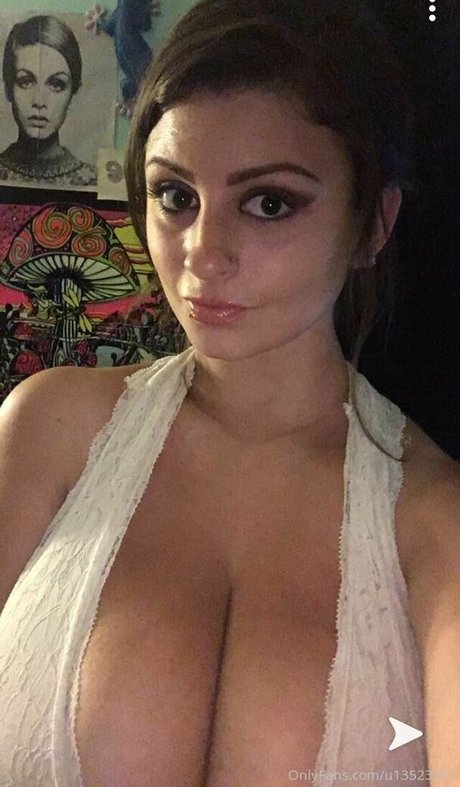 Nahá fotka uniklých OnlyFans od Chloerosesamantha