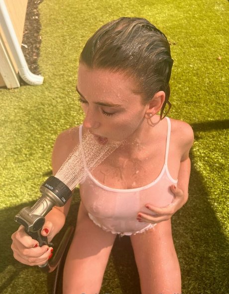 Naken lekkede OnlyFans-bilde av Hallilover