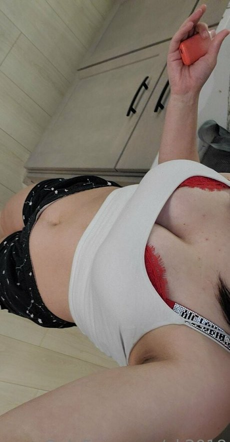 Alasti lekkinud OnlyFans-i pilt Ak2018