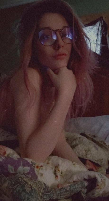 Обнаженная фотография утечки OnlyFans от Savingmyinsanity