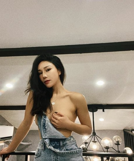 Naken läckt OnlyFans-bild av Xiaolajiaoj3