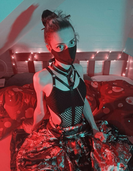 Alasti lekkinud OnlyFans-i pilt Yonamlem