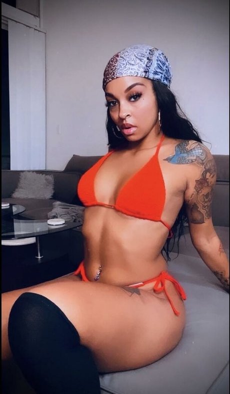 Обнаженная фотография утечки OnlyFans от Luciferxkitty