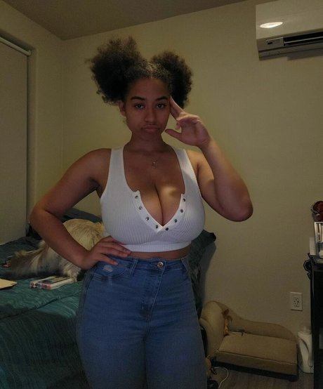 Foto di nudo di fuga di OnlyFans di Dina