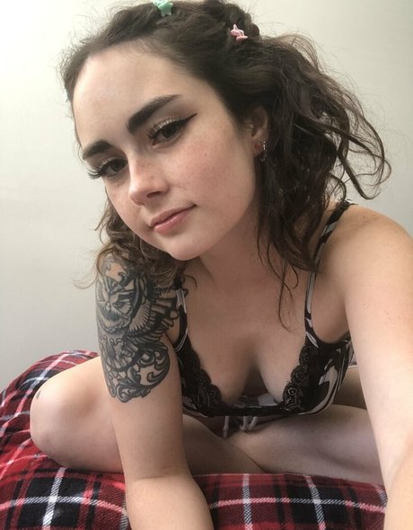 Naken lekkede OnlyFans-bilde av Hnnnyy