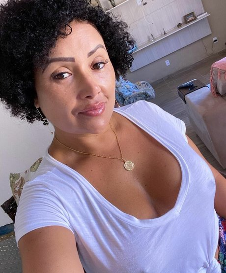 Обнаженная фотография утечки OnlyFans от Sandra Sissi