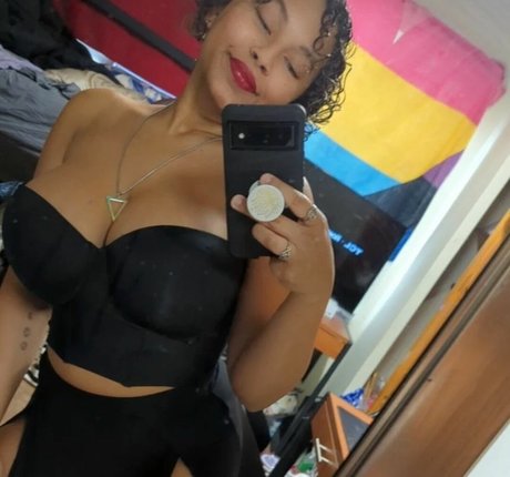 Photo nue de fuite OnlyFans de Ravenofchaos