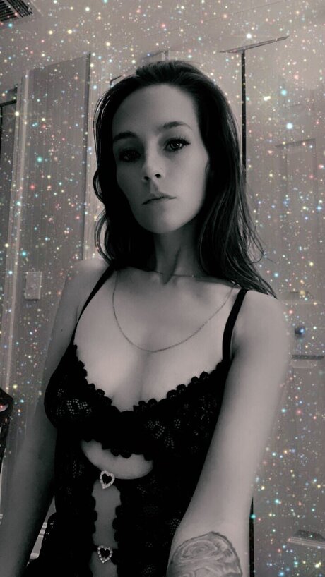 Alasti lekkinud OnlyFans-i pilt Nikki