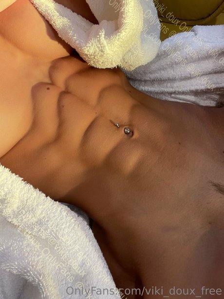 Alasti lekkinud OnlyFans-i pilt Viki Doux