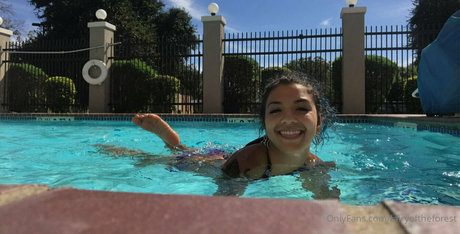 Naken läckt OnlyFans-bild av Luna Morgan