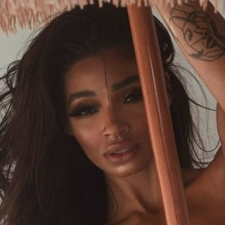 Naken läckt OnlyFans-bild av Eroticmedusa