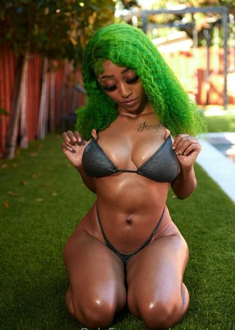 Miaatvvv naked leaks OnlyFans pic