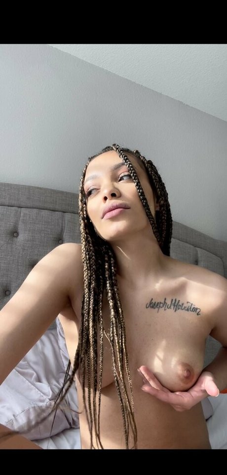 Naken lekkede OnlyFans-bilde av Novatitsxxx