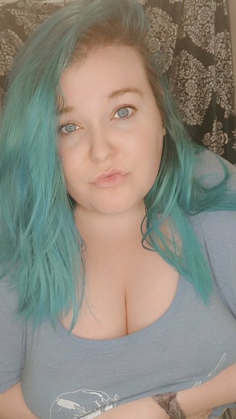 Alasti lekkinud OnlyFans-i pilt Mirutheheru