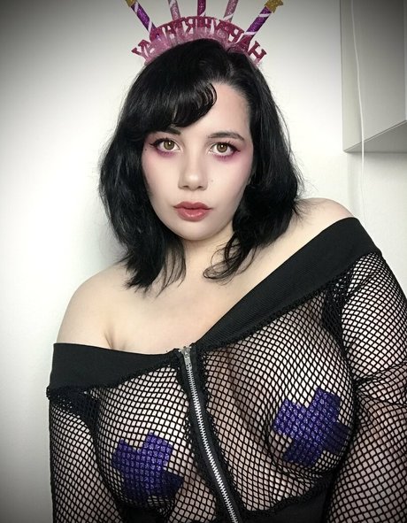 Naakte gelekte OnlyFans-foto van Demonlewds