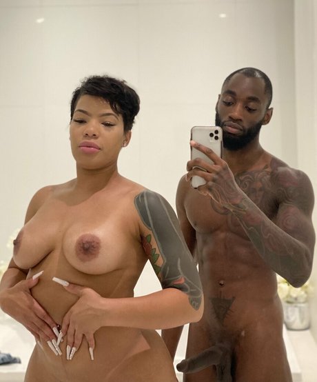 Foto di nudo di fuga di OnlyFans di Realkingnasir