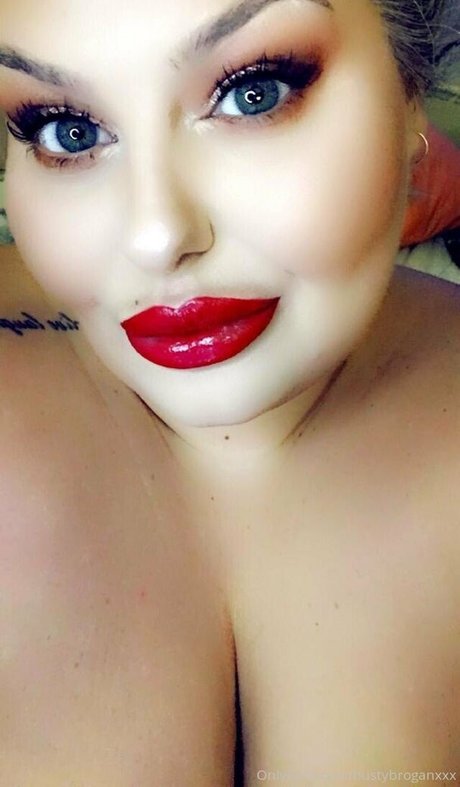 Nacktes geleaktes OnlyFans-Foto von Bustybroganxxx