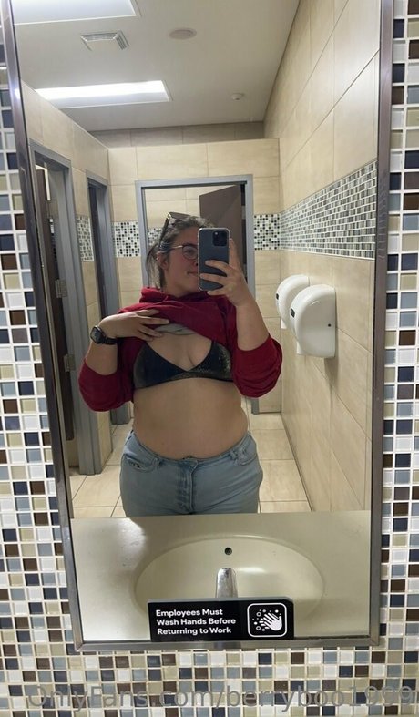 Naken läckt OnlyFans-bild av Berryboo1999