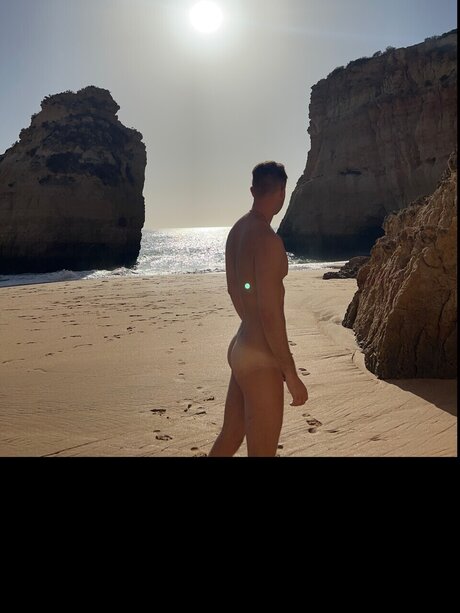 Nahá fotka uniklých OnlyFans od Josh