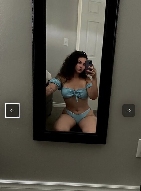 Naakte gelekte OnlyFans-foto van Pigeons Asmr