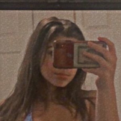 Naakte gelekte OnlyFans-foto van Talea