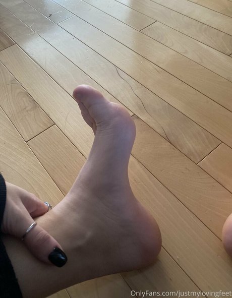 Naken lekkede OnlyFans-bilde av Justmylovingfeet